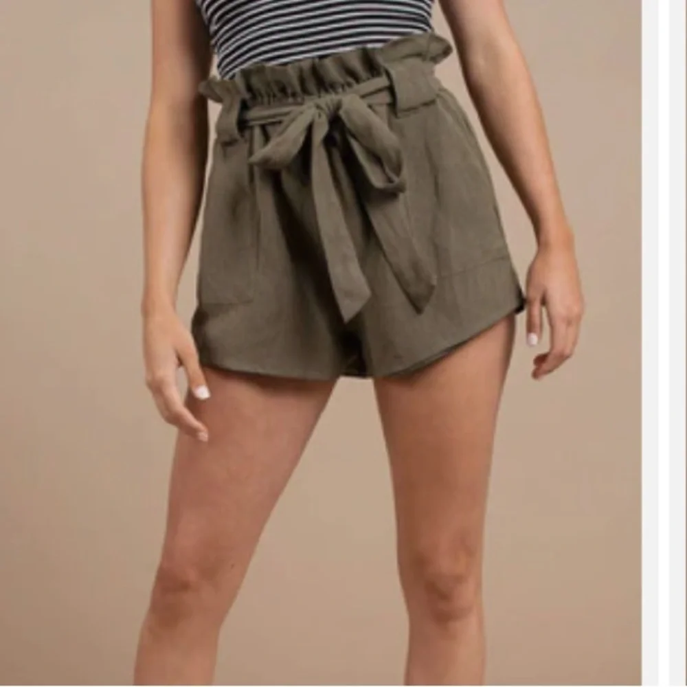 She & Sky Dressy Paper Bag Shorts, green suede, size small